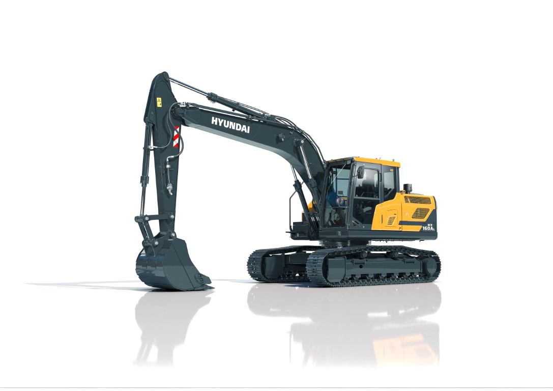 Onze nieuwe HX160A L en HX180A L rupsgraafmachines uit de A-serie staan klaar om uw wereld te bouwen. De Cummins B4.5 Stage V-motor is de krachtigste in zijn klasse en levert 115 kW (155 pk) terwijl tegelijkertijd de brandstofzuinigheid tot wel 11% verbeterd is. U kunt erop vertrouwen dat de HX160A L en HX180A L zullen presteren onder de zwaarste omstandigheden op grote bouwterreinen en in infrastructuurprojecten, omdat ze uitgerust zijn met een nieuw, robuust exterieurontwerp met extra veiligheidsvoorzieningen en betere onderhoudseigenschappen